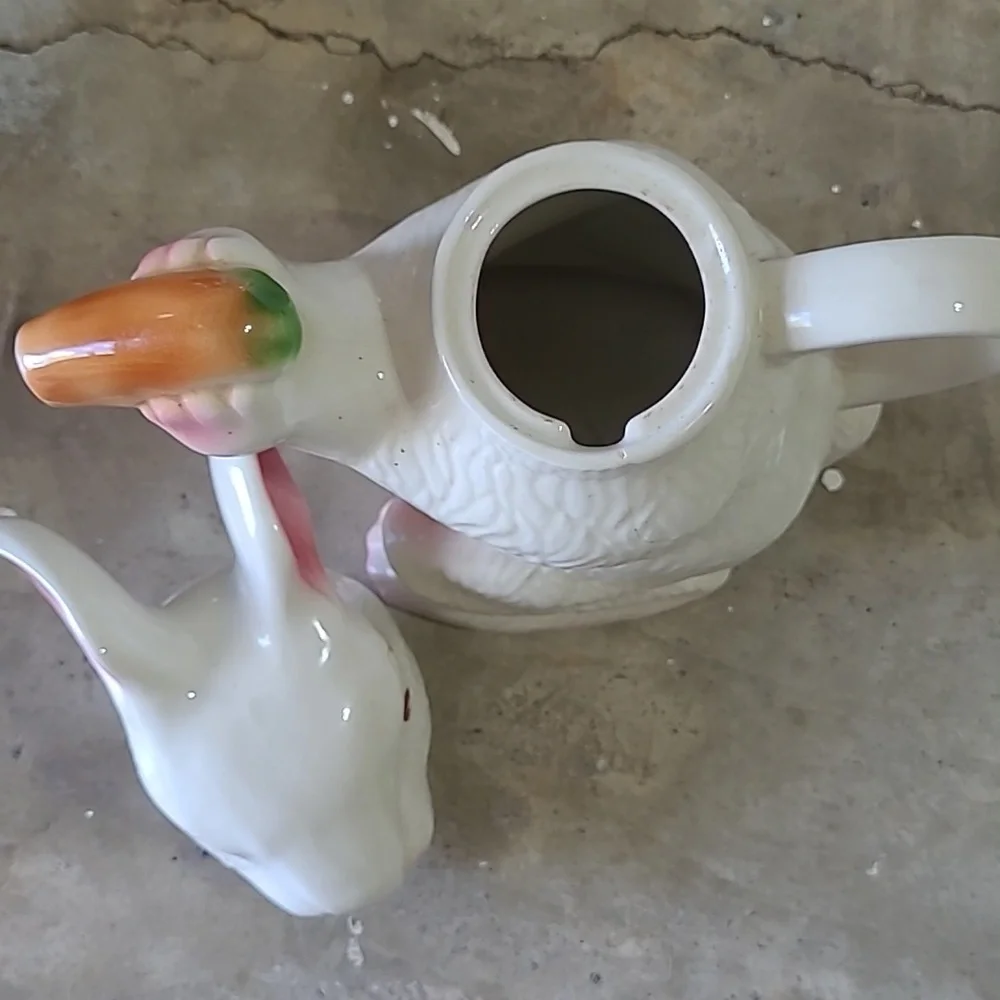 Peter Rabbit Teapot - Picture 4 of 5